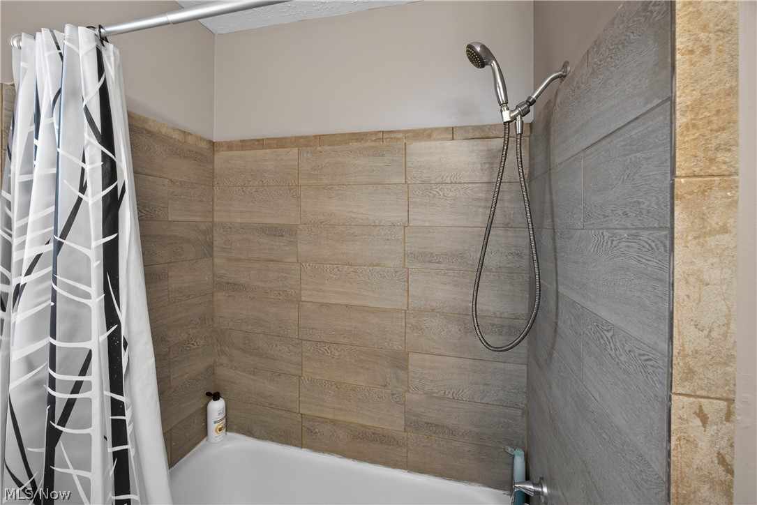 30 Chelmsford Drive Aurora OH 44202