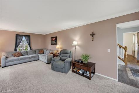 30 Chelmsford Drive Aurora OH 44202