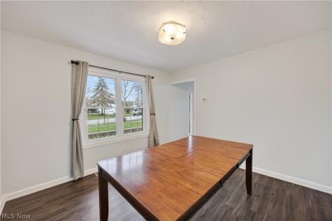 30 Chelmsford Drive Aurora OH 44202