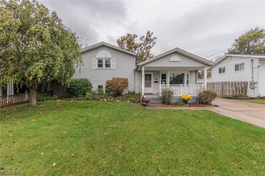916 West Drive Sheffield Lake OH 44054