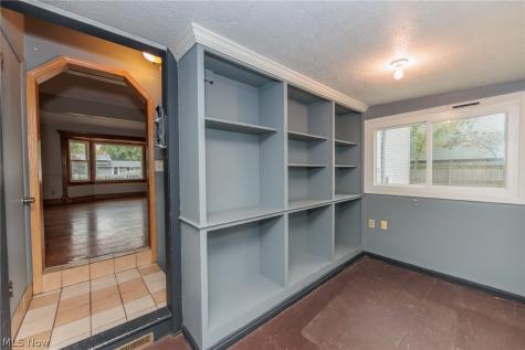 916 West Drive Sheffield Lake OH 44054