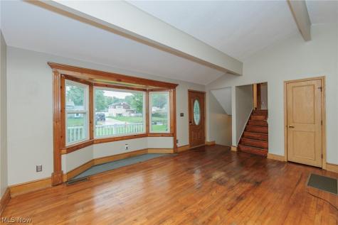 916 West Drive Sheffield Lake OH 44054