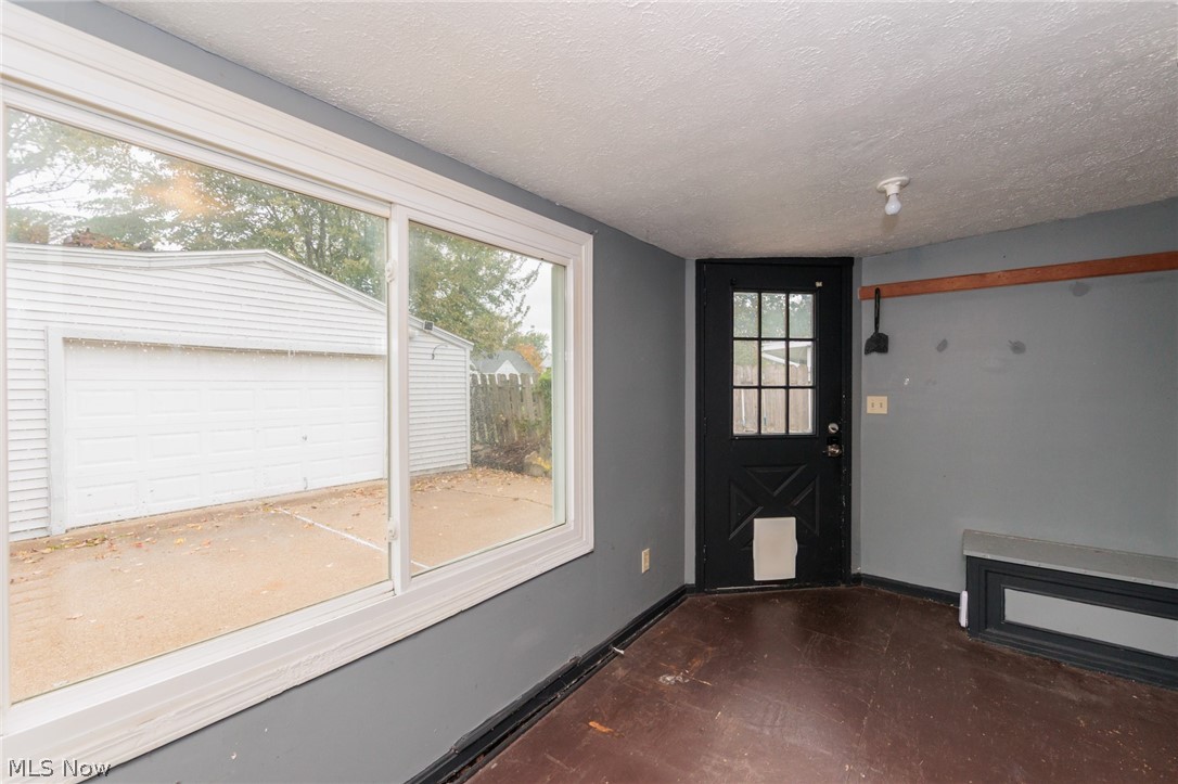 916 West Drive Sheffield Lake OH 44054