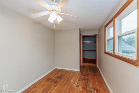 916 West Drive Sheffield Lake OH 44054