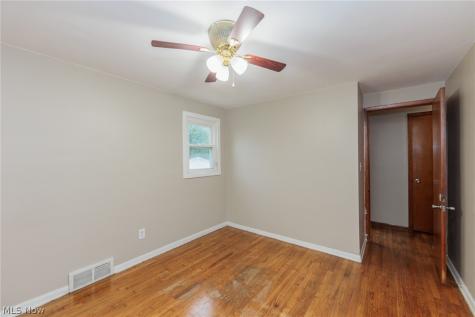 916 West Drive Sheffield Lake OH 44054