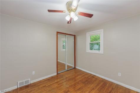 916 West Drive Sheffield Lake OH 44054
