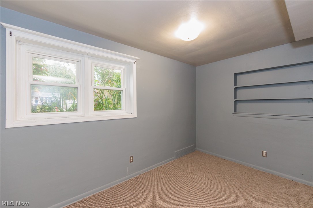 916 West Drive Sheffield Lake OH 44054