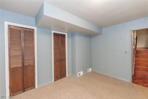 916 West Drive Sheffield Lake OH 44054