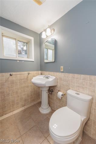 916 West Drive Sheffield Lake OH 44054