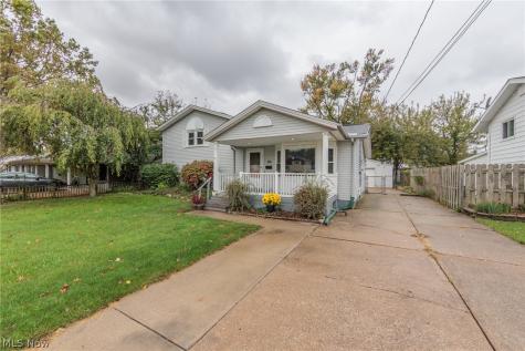 916 West Drive Sheffield Lake OH 44054