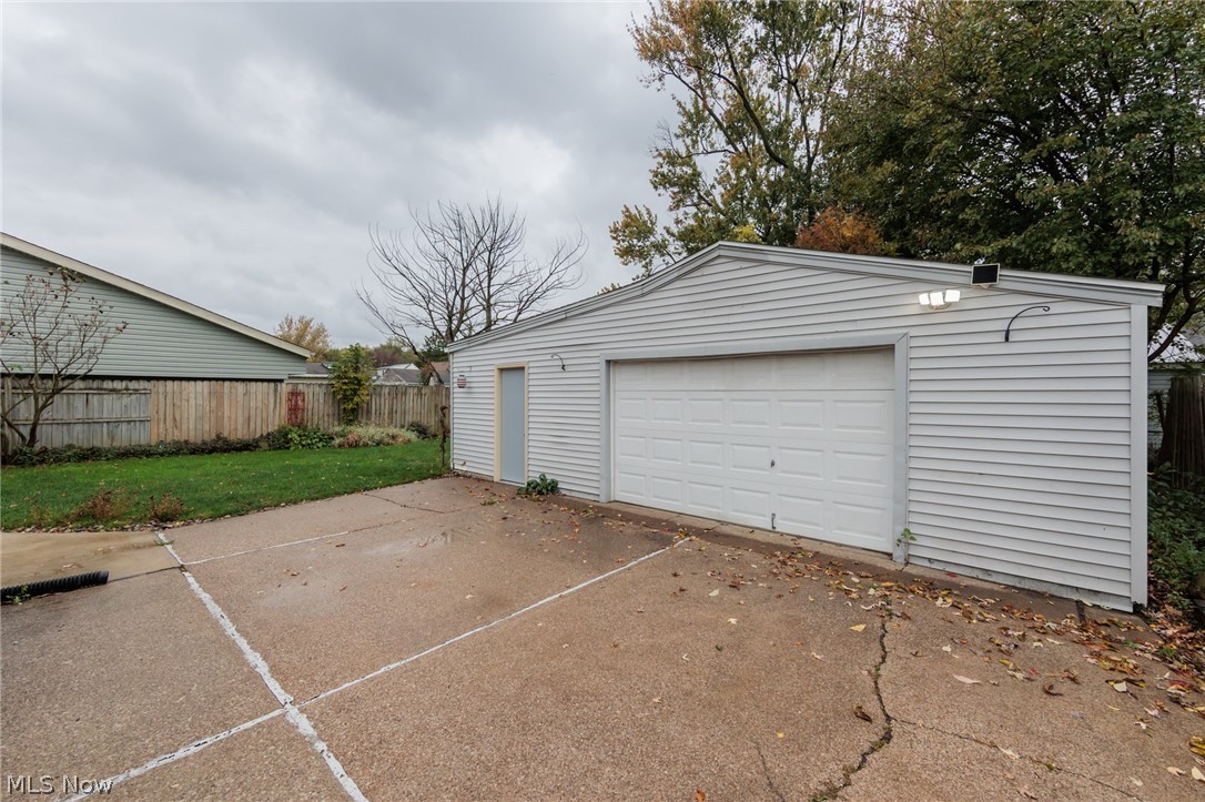 916 West Drive Sheffield Lake OH 44054