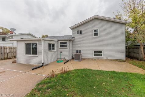 916 West Drive Sheffield Lake OH 44054