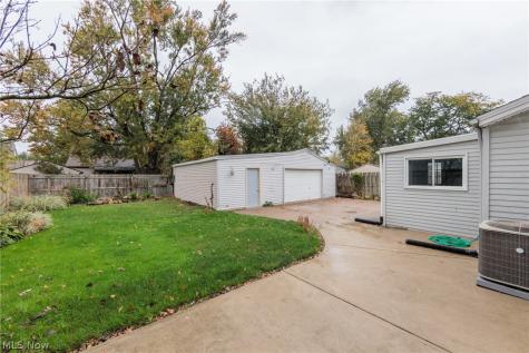 916 West Drive Sheffield Lake OH 44054