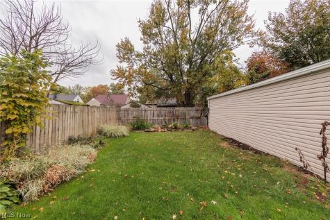 916 West Drive Sheffield Lake OH 44054