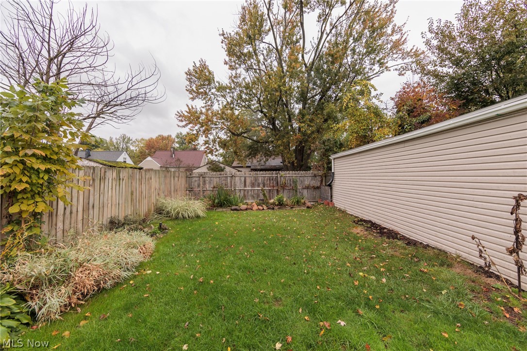 916 West Drive Sheffield Lake OH 44054