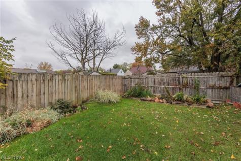 916 West Drive Sheffield Lake OH 44054