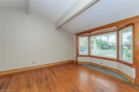 916 West Drive Sheffield Lake OH 44054