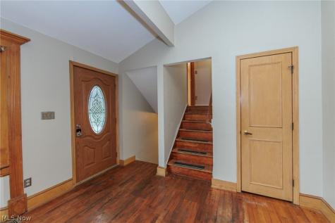 916 West Drive Sheffield Lake OH 44054
