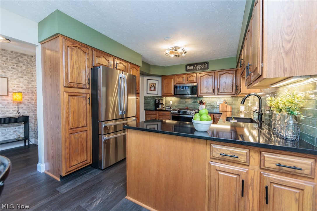 19687 Cross Creek Oval Strongsville OH 44136