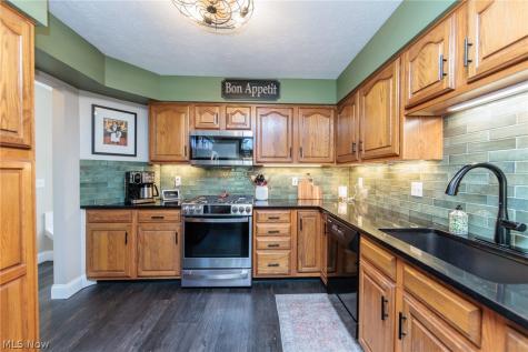 19687 Cross Creek Oval Strongsville OH 44136