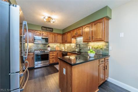19687 Cross Creek Oval Strongsville OH 44136