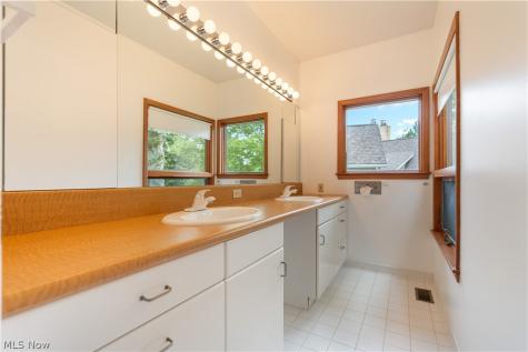 5234 Pinedrive Circle NW Canton OH 44718