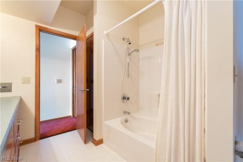5234 Pinedrive Circle NW Canton OH 44718