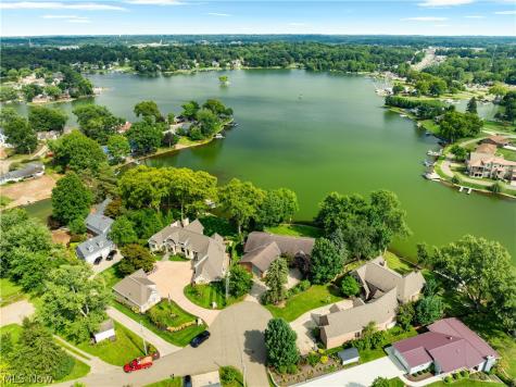 5234 Pinedrive Circle NW Canton OH 44718