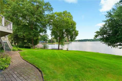 5234 Pinedrive Circle NW Canton OH 44718