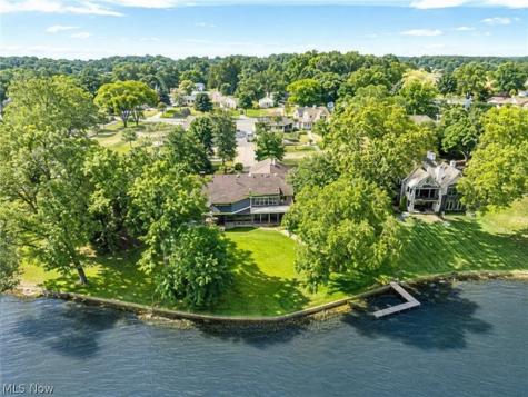 5234 Pinedrive Circle NW Canton OH 44718