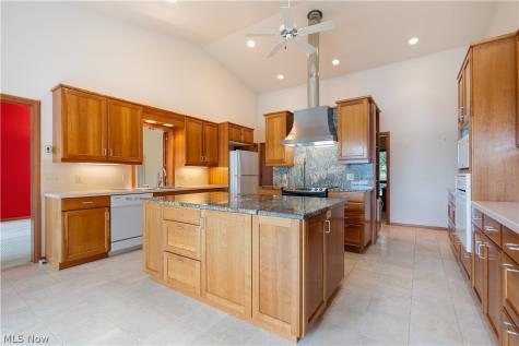 5234 Pinedrive Circle NW Canton OH 44718