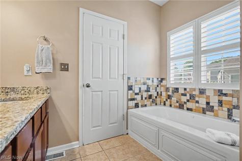 3865 Arcadia Circle Willoughby OH 44094