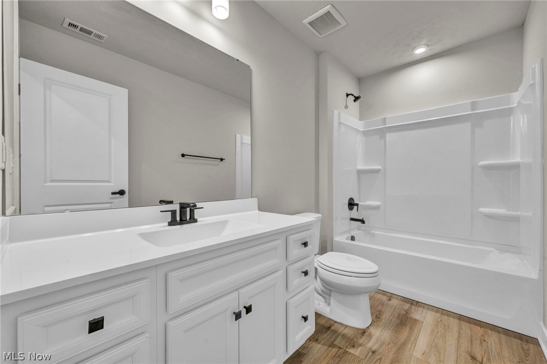 24050 W Pier Point Olmsted Falls OH 44138