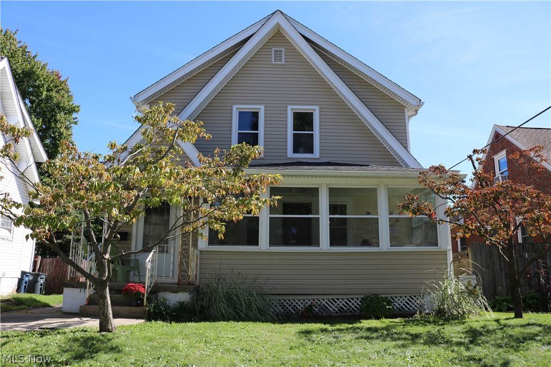 1567 Glenmount Avenue Akron OH 44301