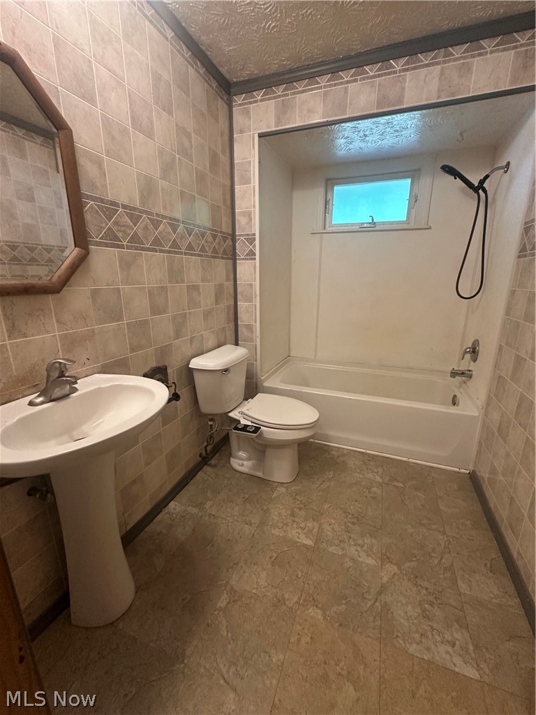 4918 Lakeview Road West Farmington OH 44491