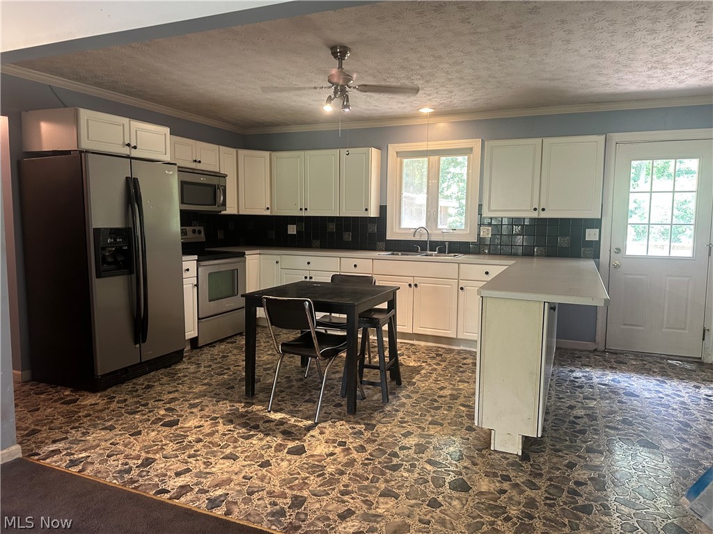 4918 Lakeview Road West Farmington OH 44491