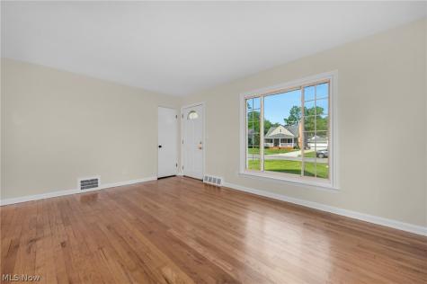 221 Inwood Boulevard Avon Lake OH 44012