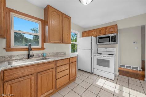 221 Inwood Boulevard Avon Lake OH 44012