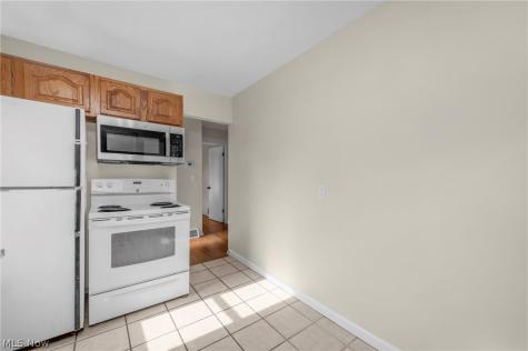 221 Inwood Boulevard Avon Lake OH 44012