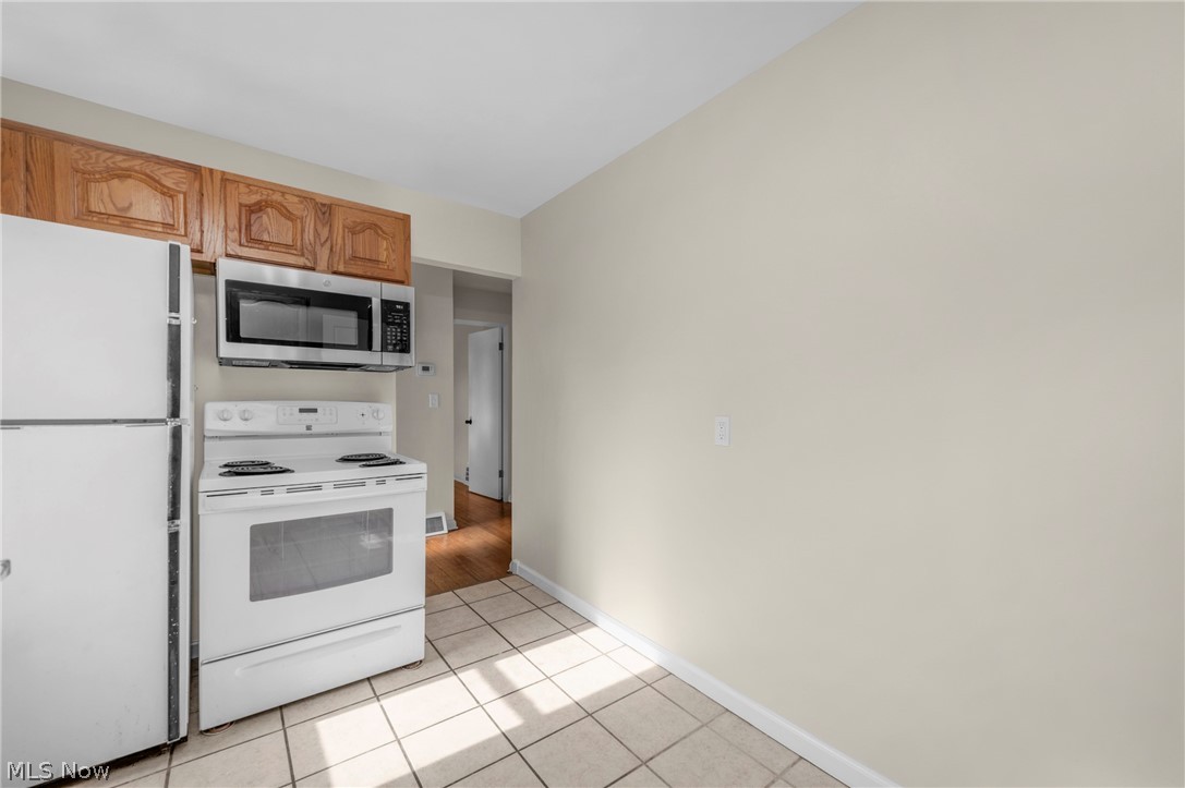 221 Inwood Boulevard Avon Lake OH 44012