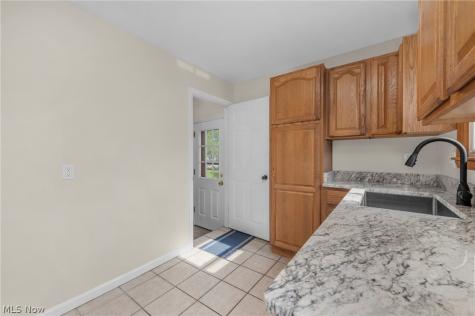 221 Inwood Boulevard Avon Lake OH 44012