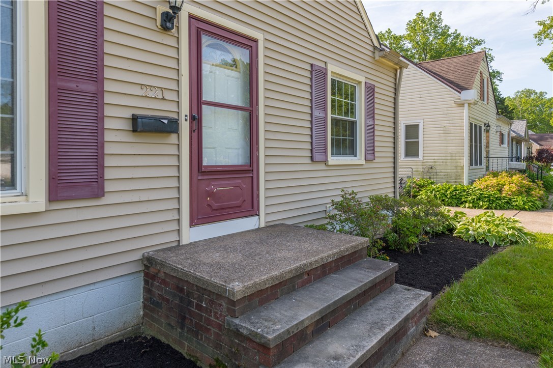 221 Inwood Boulevard Avon Lake OH 44012