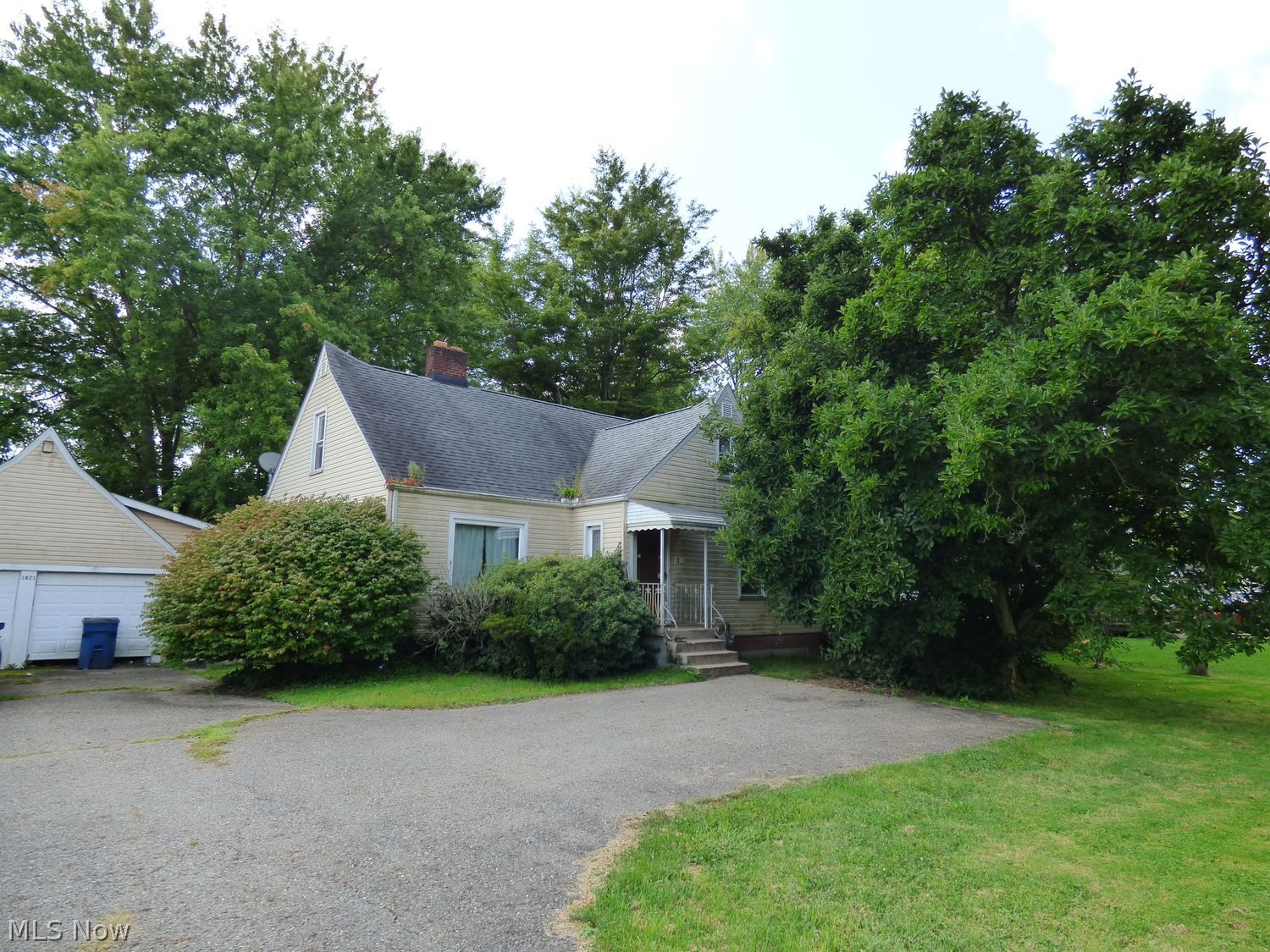 1821 Salt Springs Road Warren OH 44481