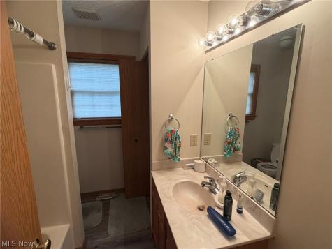 6561 Swamp Street NE Hartville OH 44632