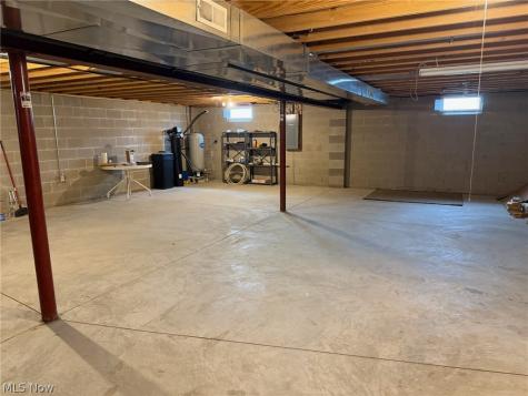 6561 Swamp Street NE Hartville OH 44632