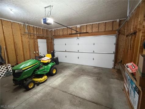 6561 Swamp Street NE Hartville OH 44632