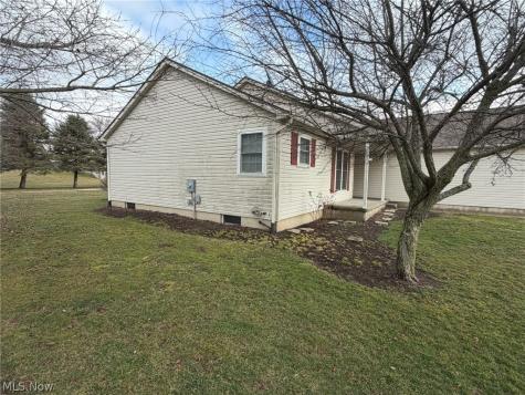 6561 Swamp Street NE Hartville OH 44632