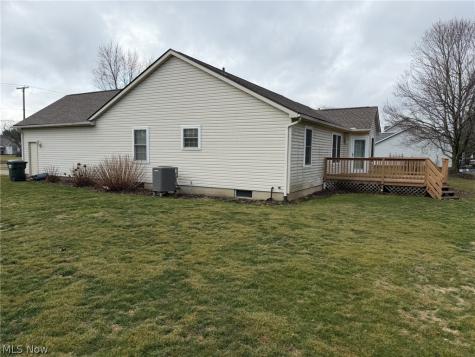 6561 Swamp Street NE Hartville OH 44632