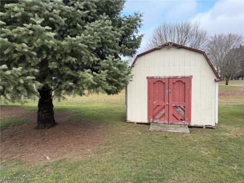 6561 Swamp Street NE Hartville OH 44632