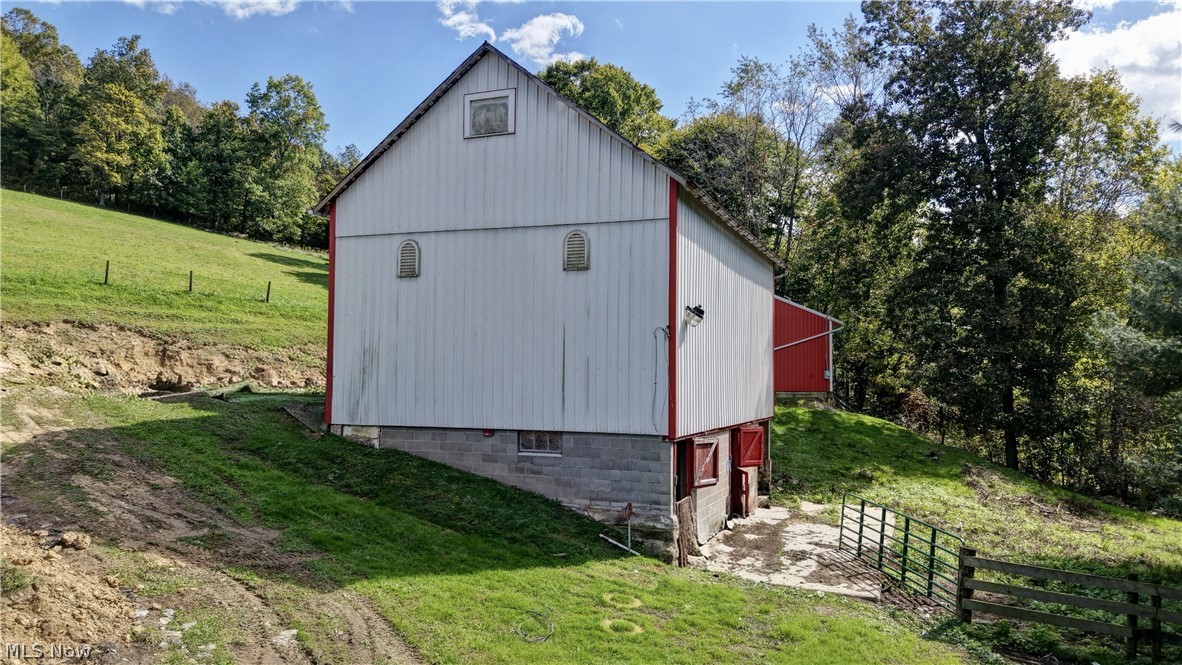 24328 Township Road 252b Newcomerstown OH 43832